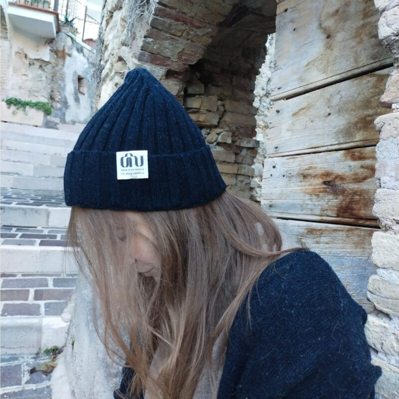 Berretto In Lana Naturale Tinto con campeggio